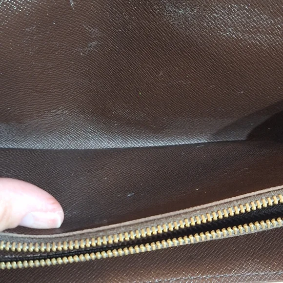 Louis Vuitton Damier Sarah Wallet - Picture 10 of 16